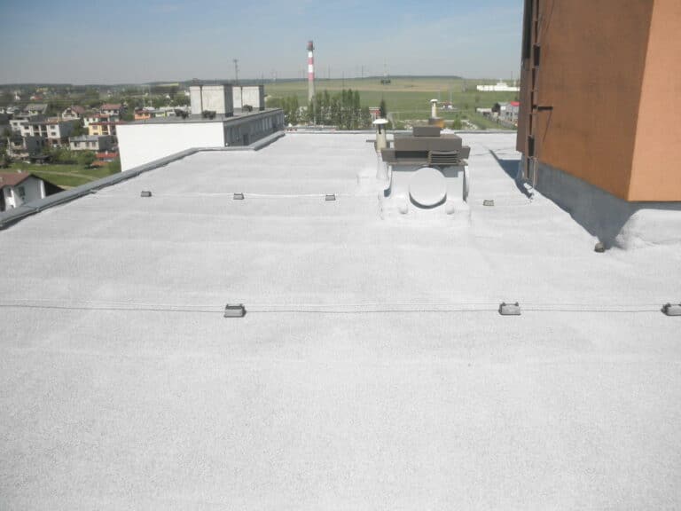 Izolace střechy panelového domu