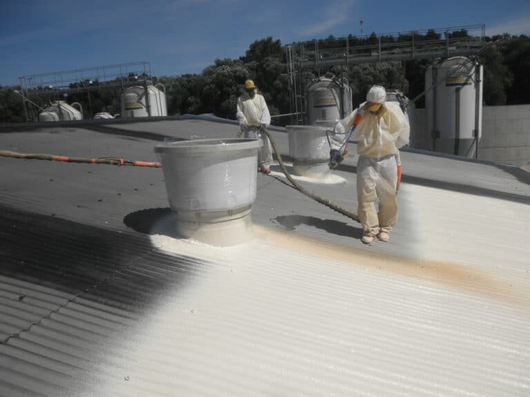Nástřik izolace střechy (alu. vlnitý plech)