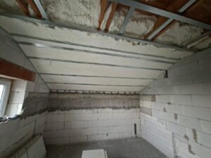 Izolace stropu pomocí PUR IZOLACE SOFT - obec Rosovice