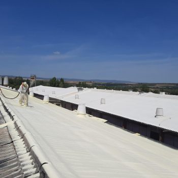 Rekonstrukce střech z vlnitého eternitu nástřik pur izolace